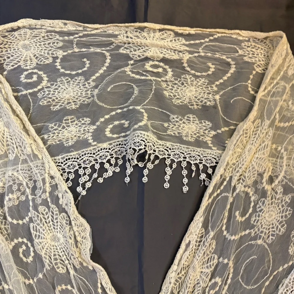 Ivory Floral Lace Triangle Scarf Shawl - Picture 4 of 6